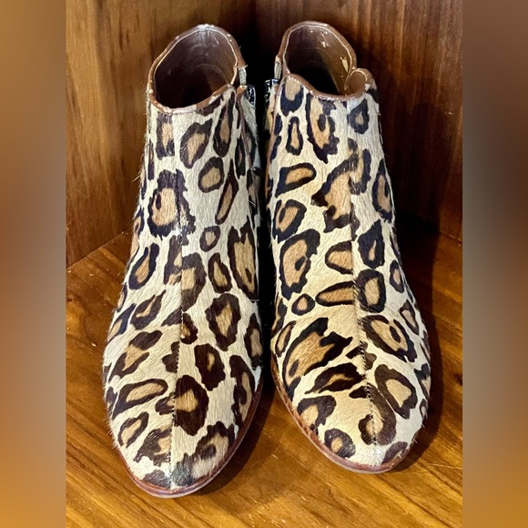 On Trend! Sam Edelman Petty Leopard Print Horsehair Ankle Booties 7M Brown/Gold - Picture 3 of 15